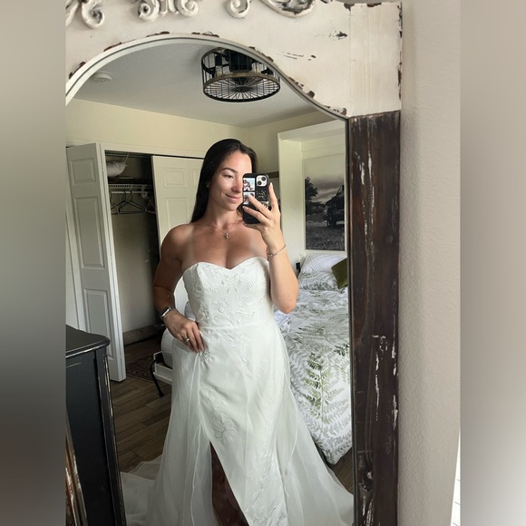 Wedding dress - Picture 5 of 10